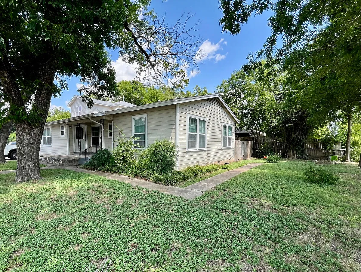 Building Photo - 5101A Guadalupe St W