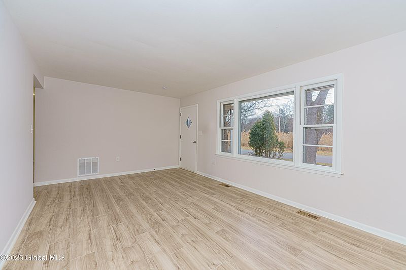 5th image of 17 Birch Drive