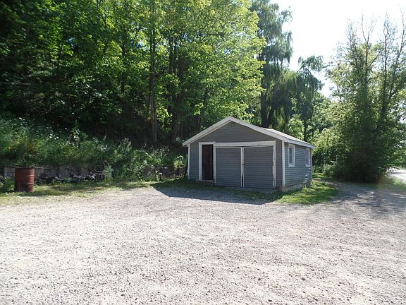3rd image of 12847 Grand River Dr SE