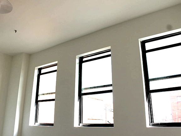 3rd image of 132 N Sycamore St APT 211