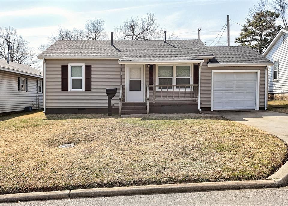 1st image of 1225 Carol Dr