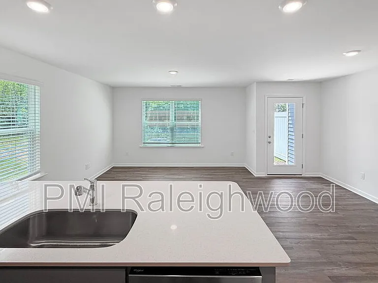 412 Cherry Laurel Dr — Photo 7
