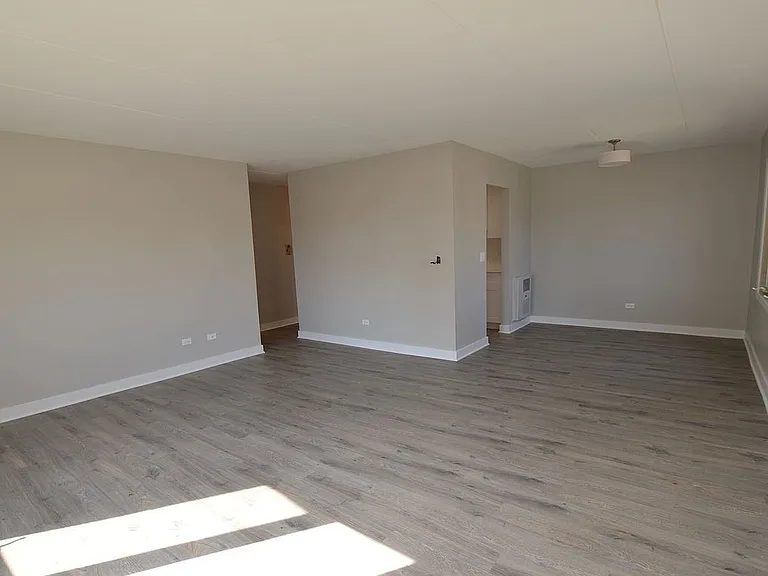 1032 E Division St #A — Photo 1