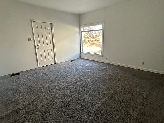 5th image of 446 Sheridan St