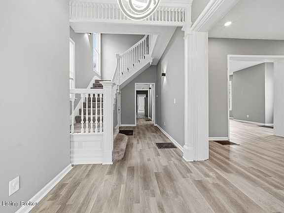 4th image of 3016 River Park Dr
