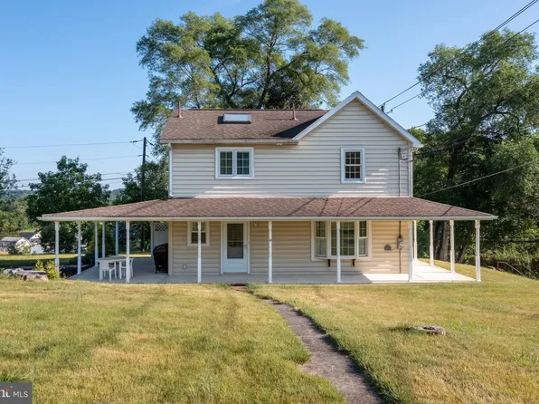 2174 Blue Barn Rd, Orefield, PA 18069