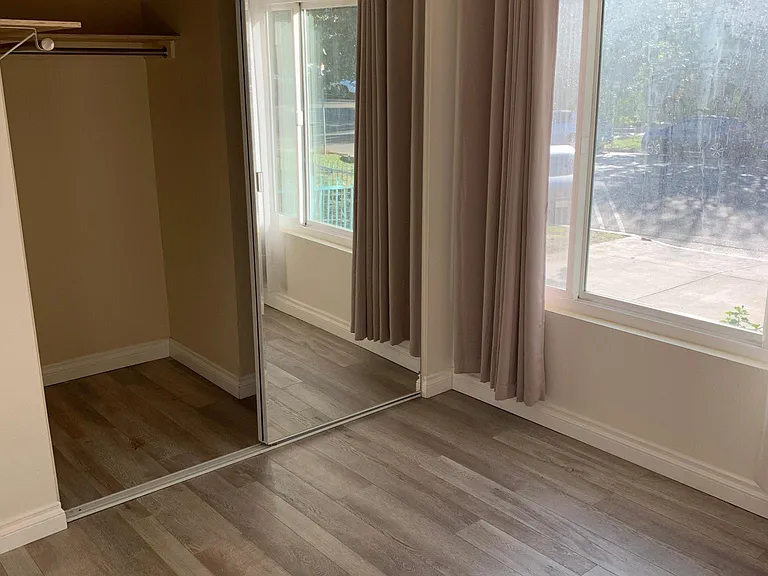1726 Winona Blvd #201 — Photo 33