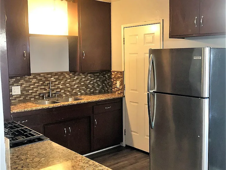 850 S Rosemead Blvd #5 — Photo 2