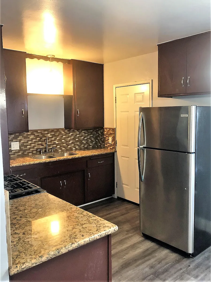 Building Photo - 850 S Rosemead Blvd #5