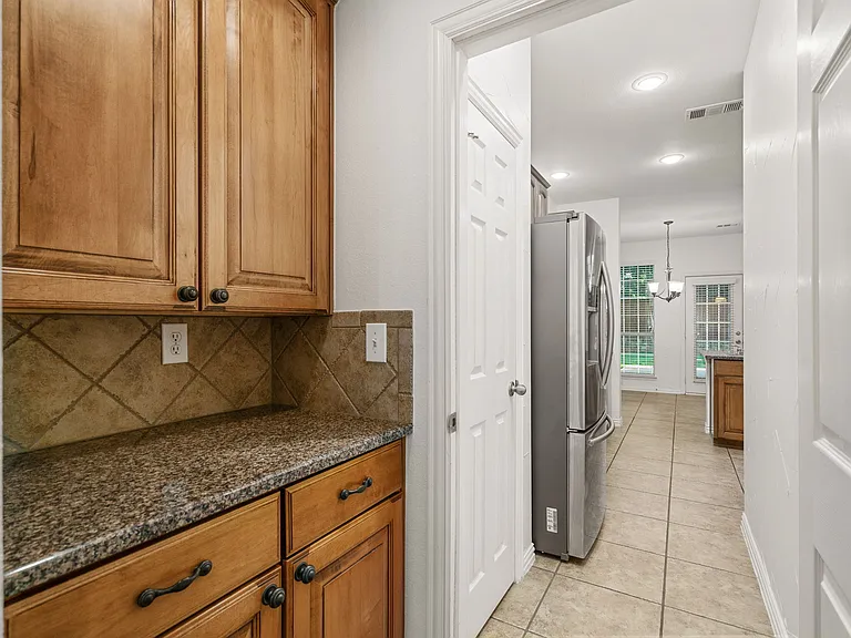 1181 Capital Dr — Photo 8