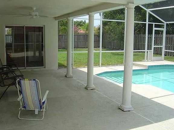 5th image of 3709 Breezemont Dr