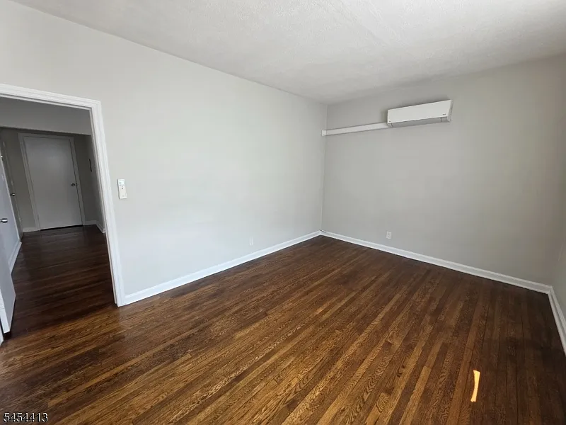 1 bed, 1.0 bath, $2,100 — Photo 3