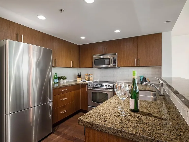 125 Milross Ave — Photo 17