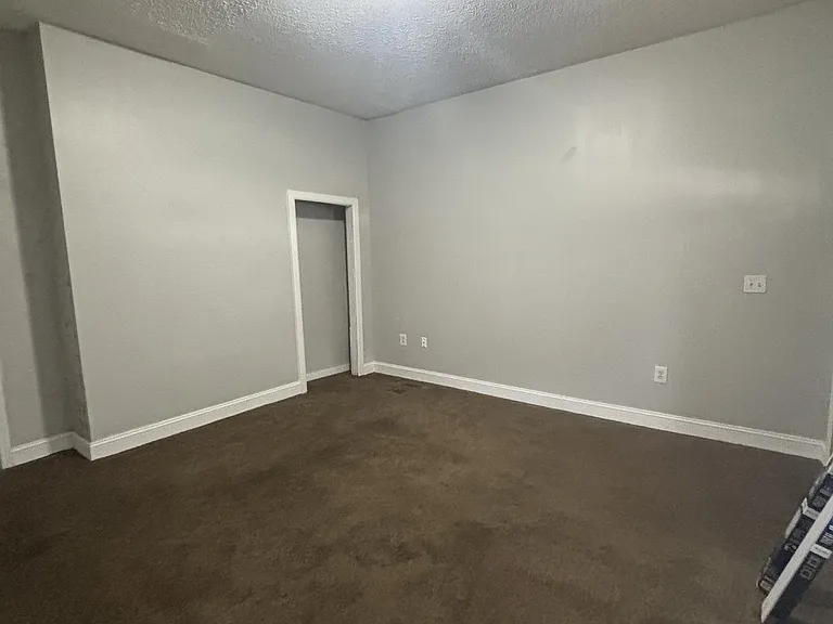 420 Montana Ave — Photo 5