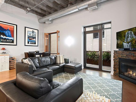 3rd image of 601 Marquette Ave APT 604