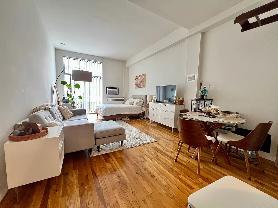 155 E 23rd St #505