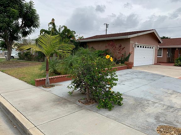 3rd image of 10632 Patricia Dr