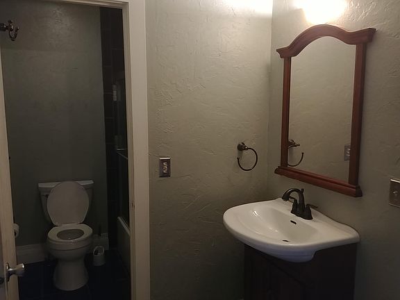 5th image of 27 Balsam Ct
