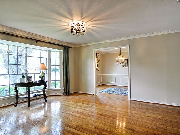 2nd image of 2213 Windsor Dr