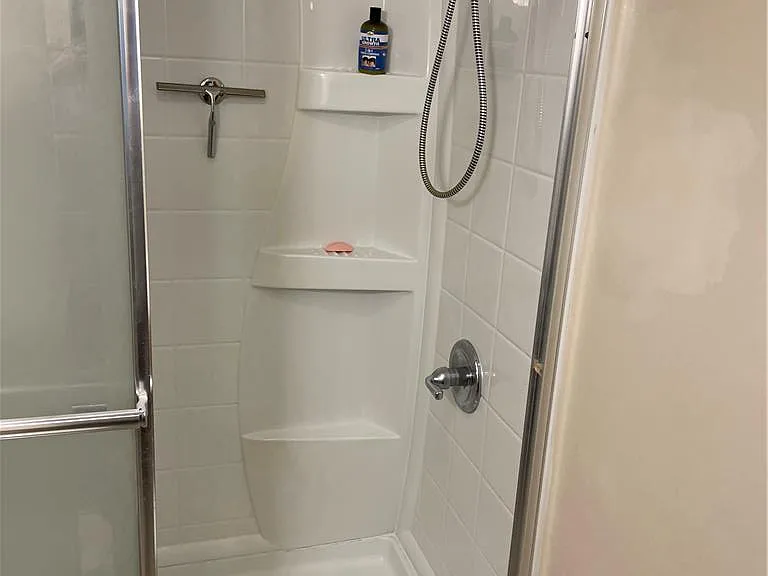 1037 Maplewood Dr — Photo 33