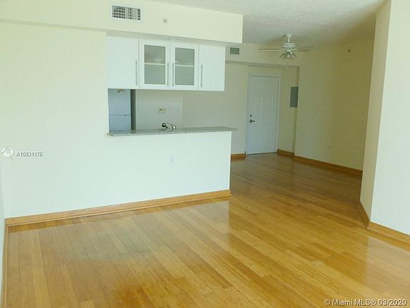 5th image of 275 NE 18th St APT 801