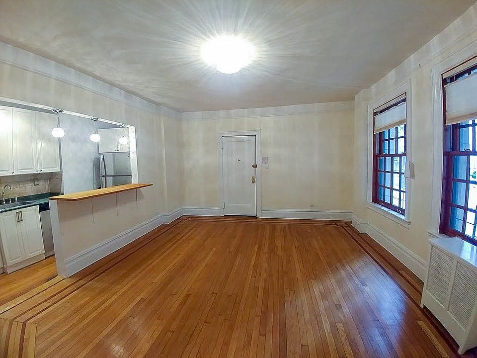 1st image of 527 Cathedral Pkwy #8