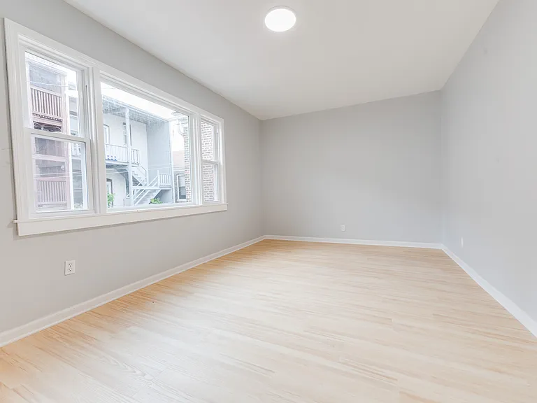 2625 S Union Ave — Photo 13
