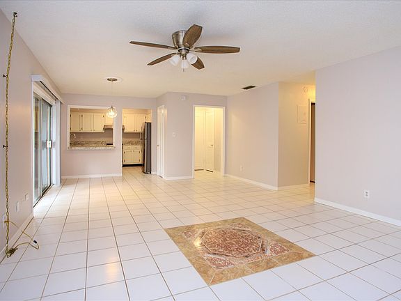 5th image of 614 Georgetown Dr Unit 1-C