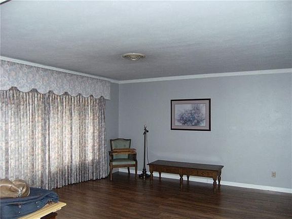 2nd image of 1710 Manchester Dr