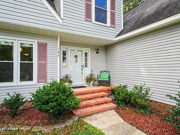 3rd image of 104 Dwight Street
