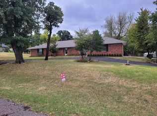 2120 Forest Rd, Edmond, OK 73025