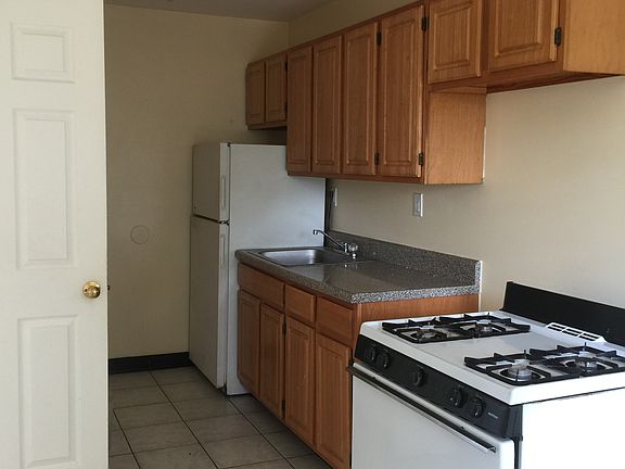 3rd image of 264 Palisade Ave APT D3
