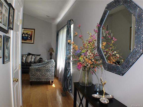 5th image of 59 Wisteria Dr