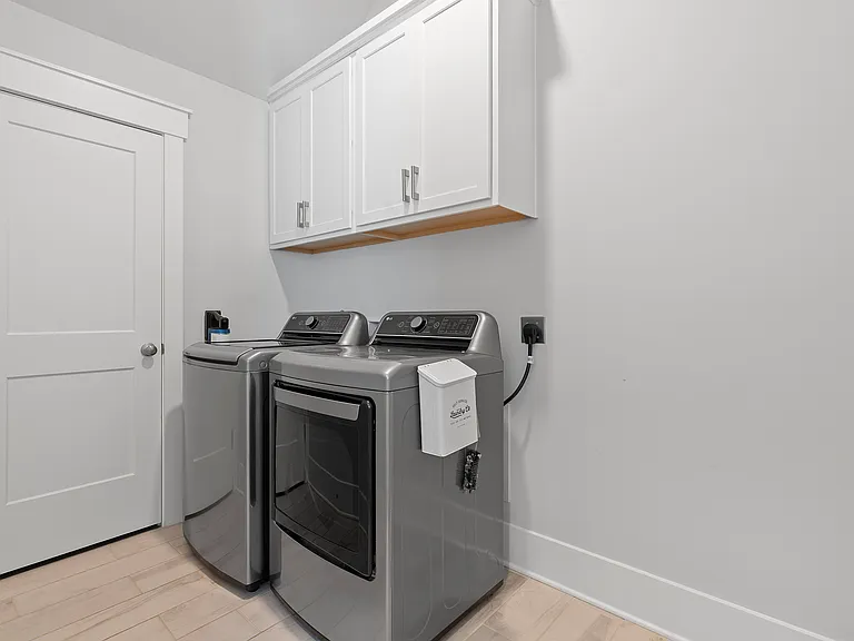 270 Farmhouse Dr — Photo 11