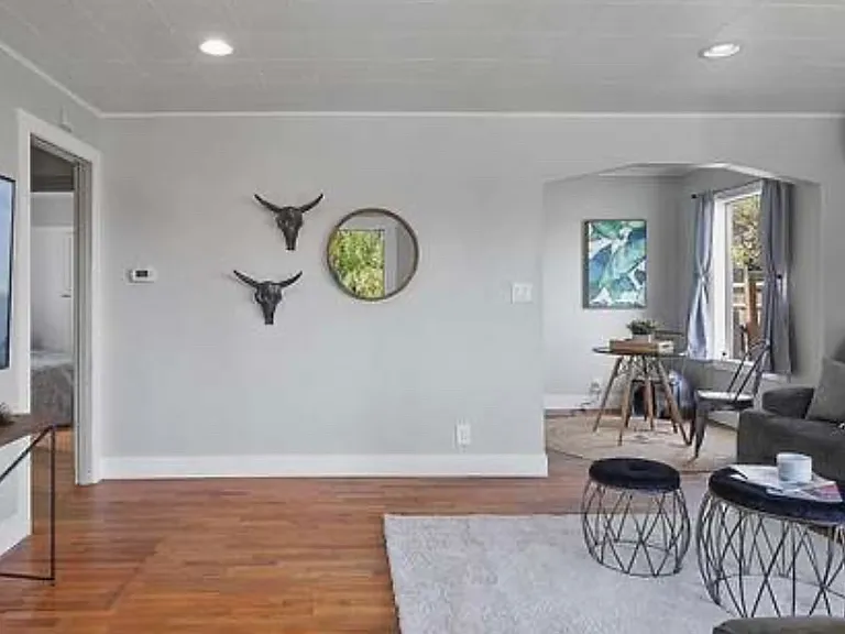 5212 Yakima Ave — Photo 1