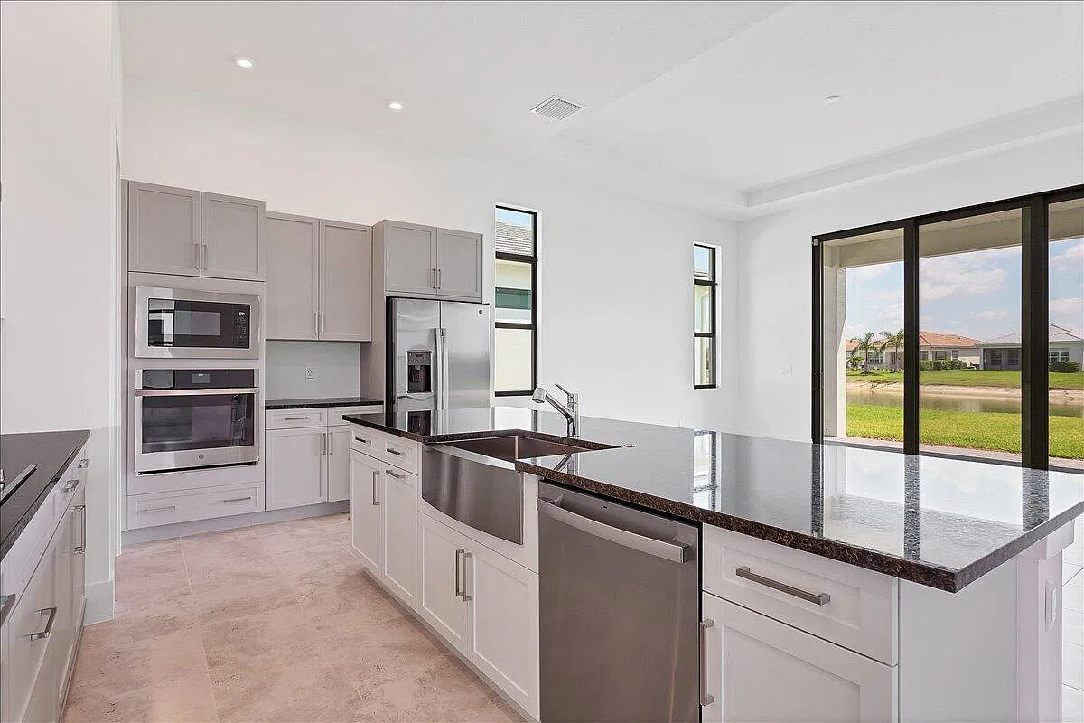 3 bed, 2129 sqft, $3,500 — Photo 2