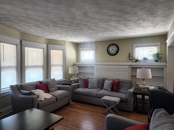 5th image of 11 Crestwood Ave #2