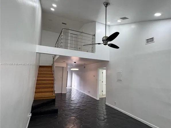 514 NE 211th Ter #514, Miami, FL 33179