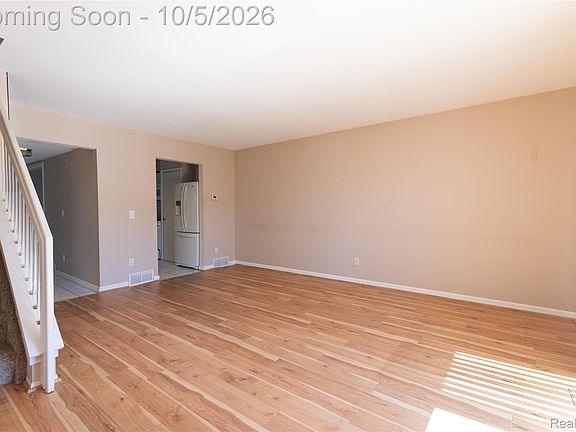 4th image of 4268 Fifteen Mile Rd