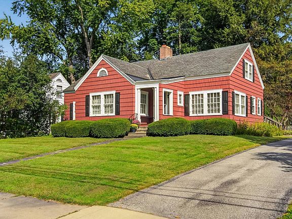 2nd image of 124 Bellevue Avenue