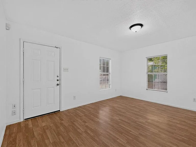 2538 Stovall Dr — Photo 8