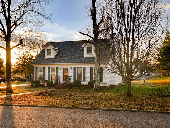 4th image of 1311 Glenoaks Rd