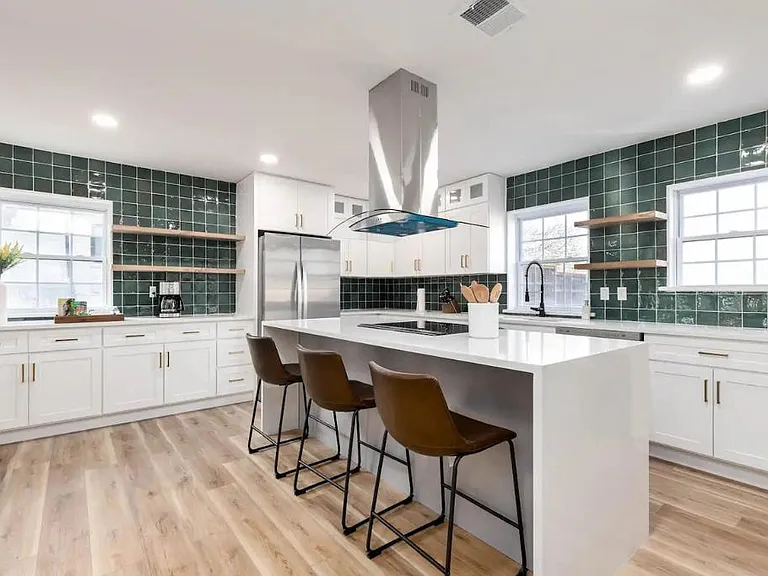 306 W Lookout Dr — Photo 5