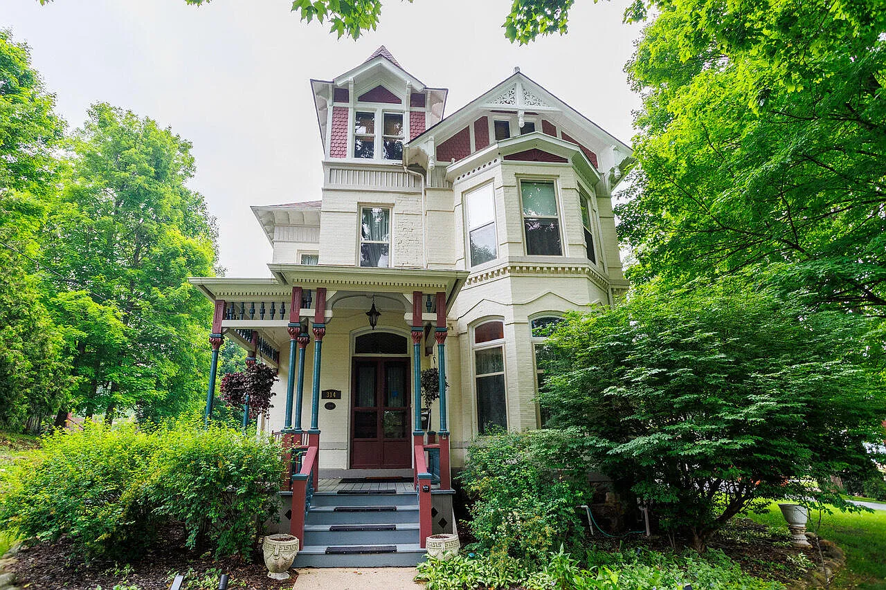 314 N Division St photo 1