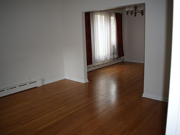 3rd image of 5751 W Cornelia Ave #1