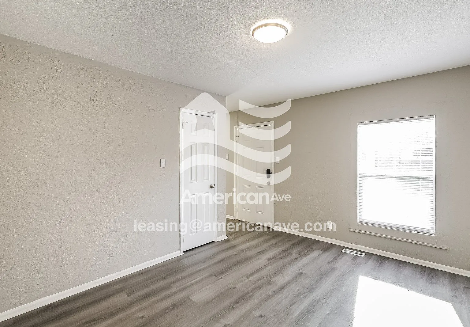 3 bed, 1.0 bath, 1014 sqft, $1,034 — Photo 2