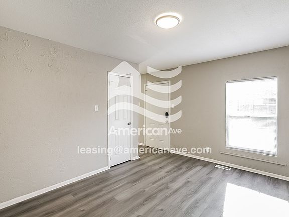 873729_002_wm_-_living_room_13402569.jpg