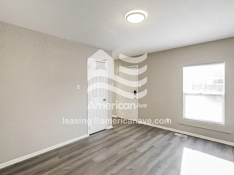 873729_002_wm_-_living_room_13402569.jpg