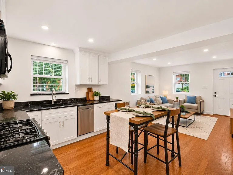 2218 Farrington Ave — Photo 12