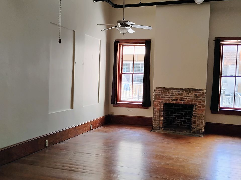 Spacious living/dining area